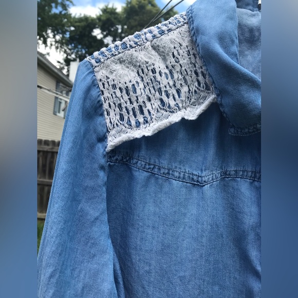 Light weight denim blouse - Picture 4 of 6